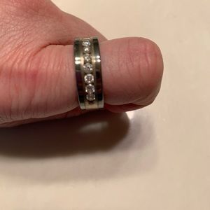 One carat men’s wedding band